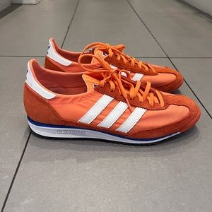 Women’s size 8 Adidas SL 72 in bright orange. Worn twice, great condition.